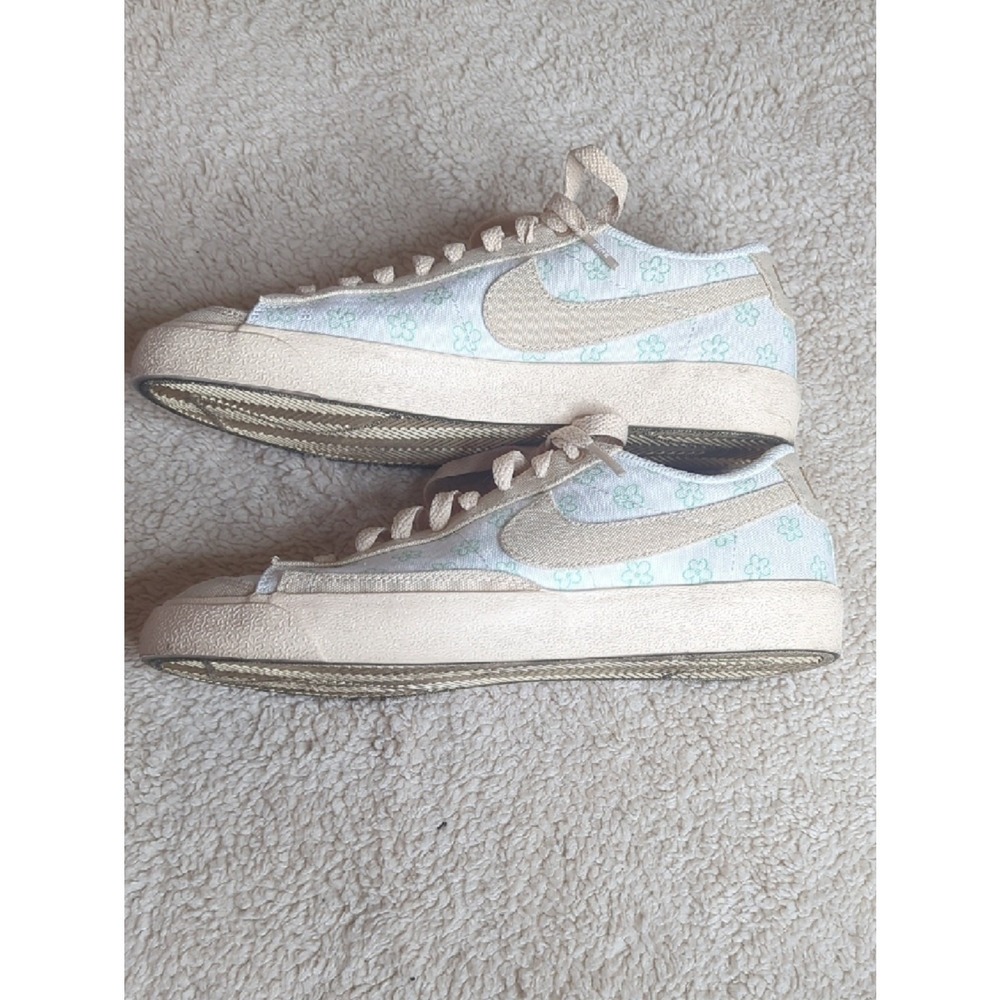 Nike Women's Beige‎ Canvas Sneakers with Mint Floral Accents - Picture 6 of 9